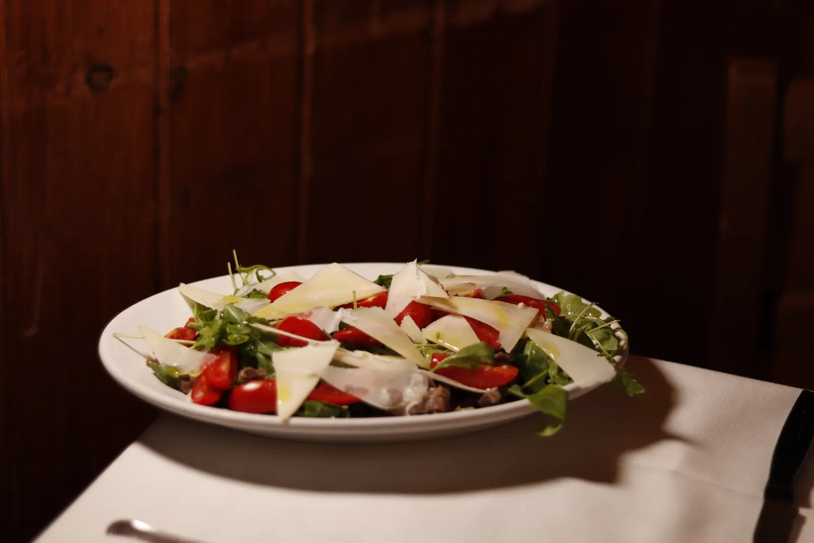 Salad with cheese shavings