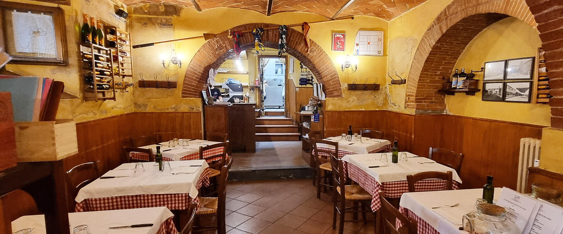 La sala interna del ristorante Il Cantuccio ad Arezzo